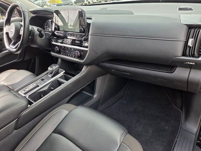 2023 Nissan Pathfinder SL