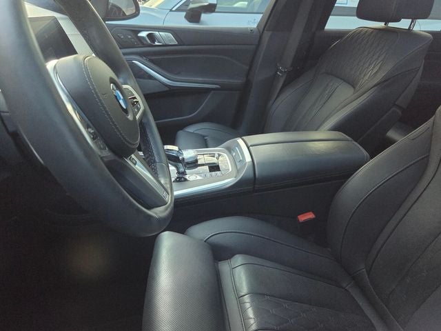 2022 BMW X7 M50i