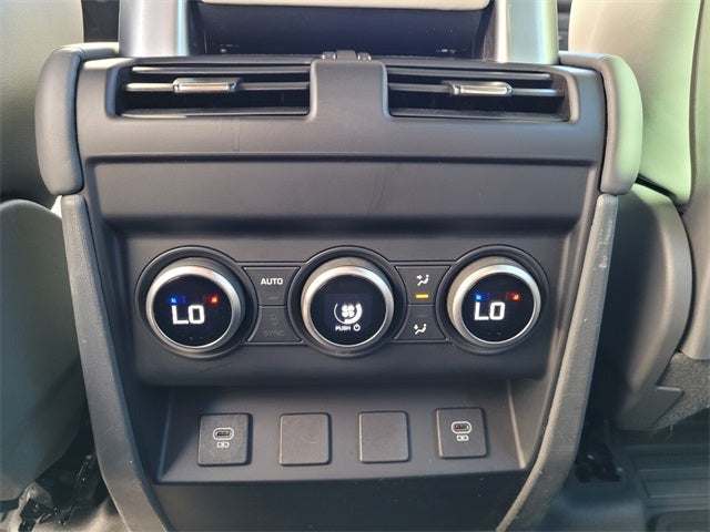 2023 Land Rover Defender 130 X-Dynamic SE