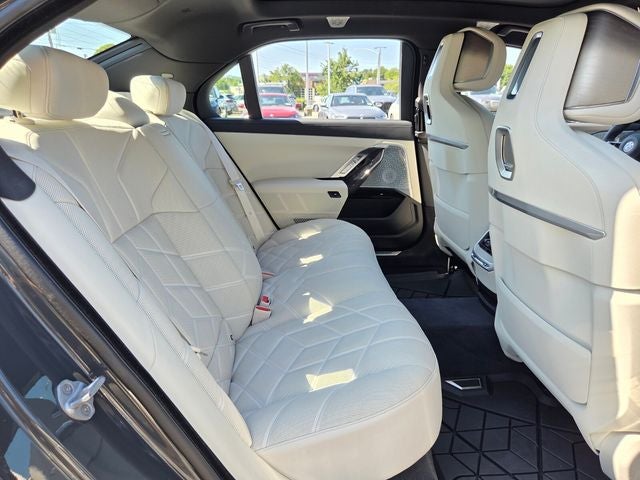 2025 BMW 7 Series 760i xDrive