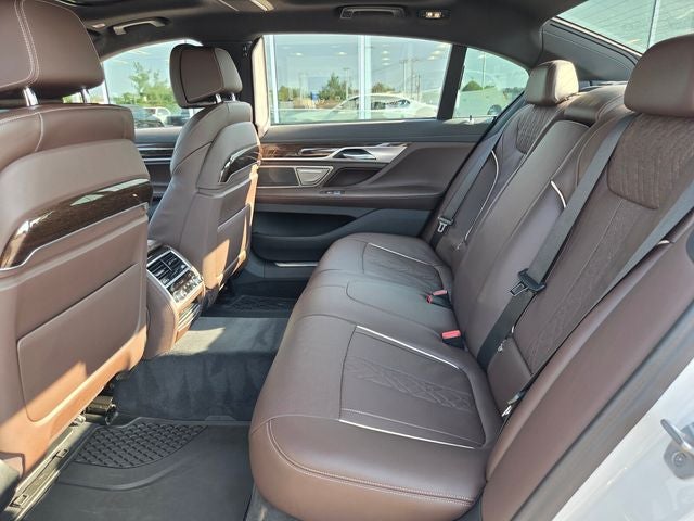 2022 BMW 7 Series 740i