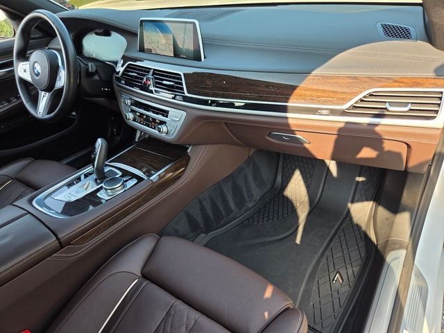 2022 BMW 7 Series 740i