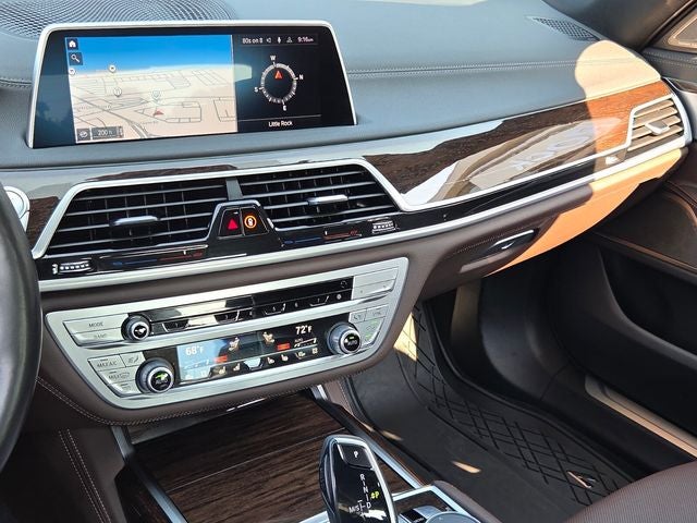 2022 BMW 7 Series 740i