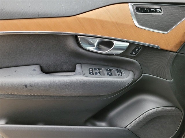 2021 Volvo XC90 T6 Momentum