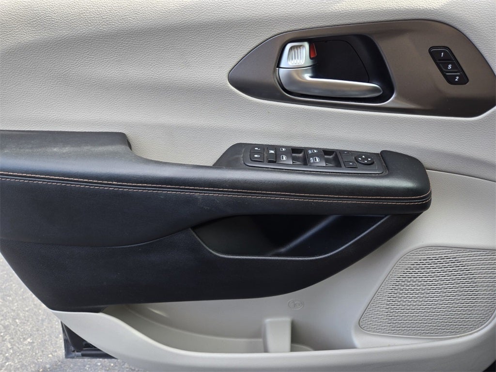 2020 Chrysler Pacifica Touring L