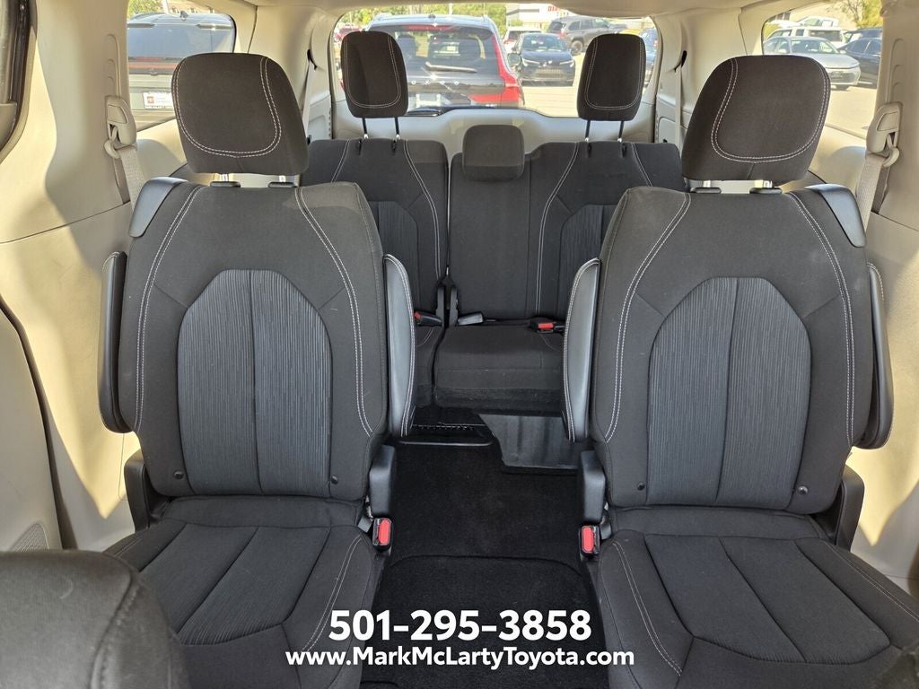 2022 Chrysler Voyager LX