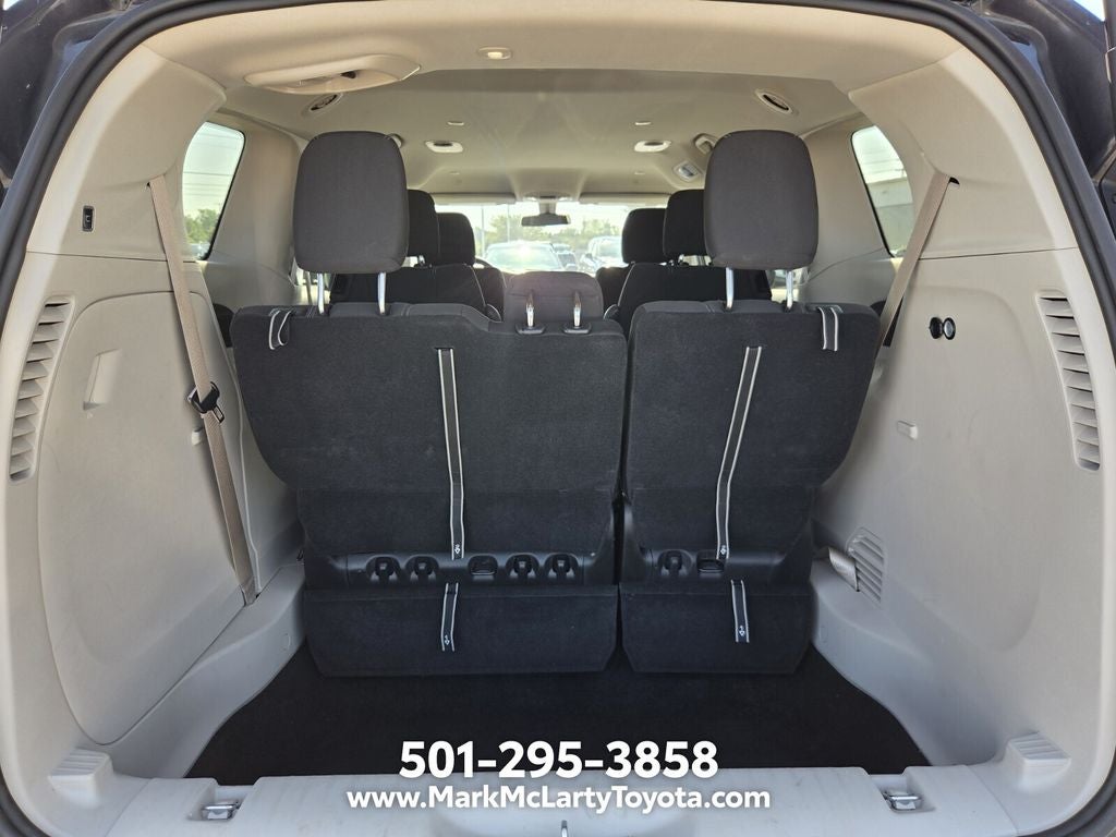 2022 Chrysler Voyager LX