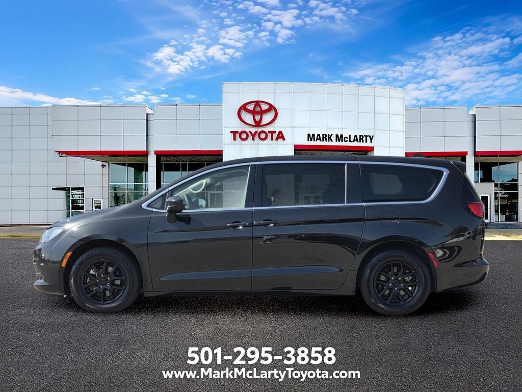 2022 Chrysler Voyager LX