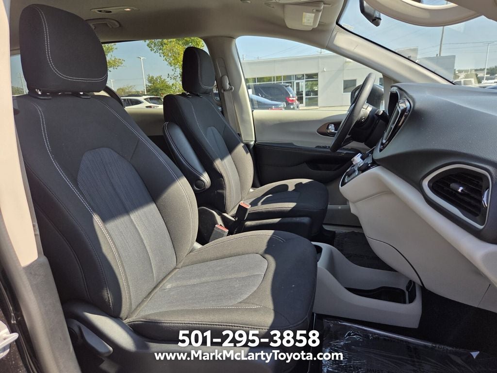 2022 Chrysler Voyager LX
