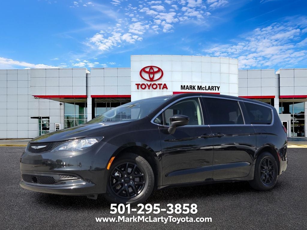 2022 Chrysler Voyager LX