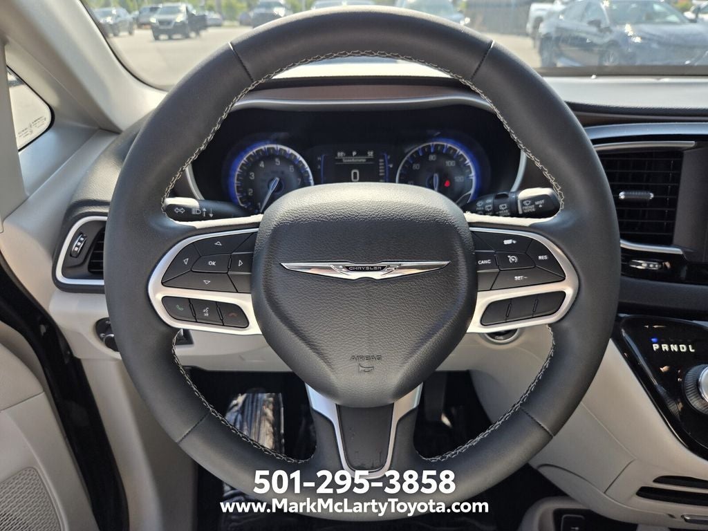 2022 Chrysler Voyager LX