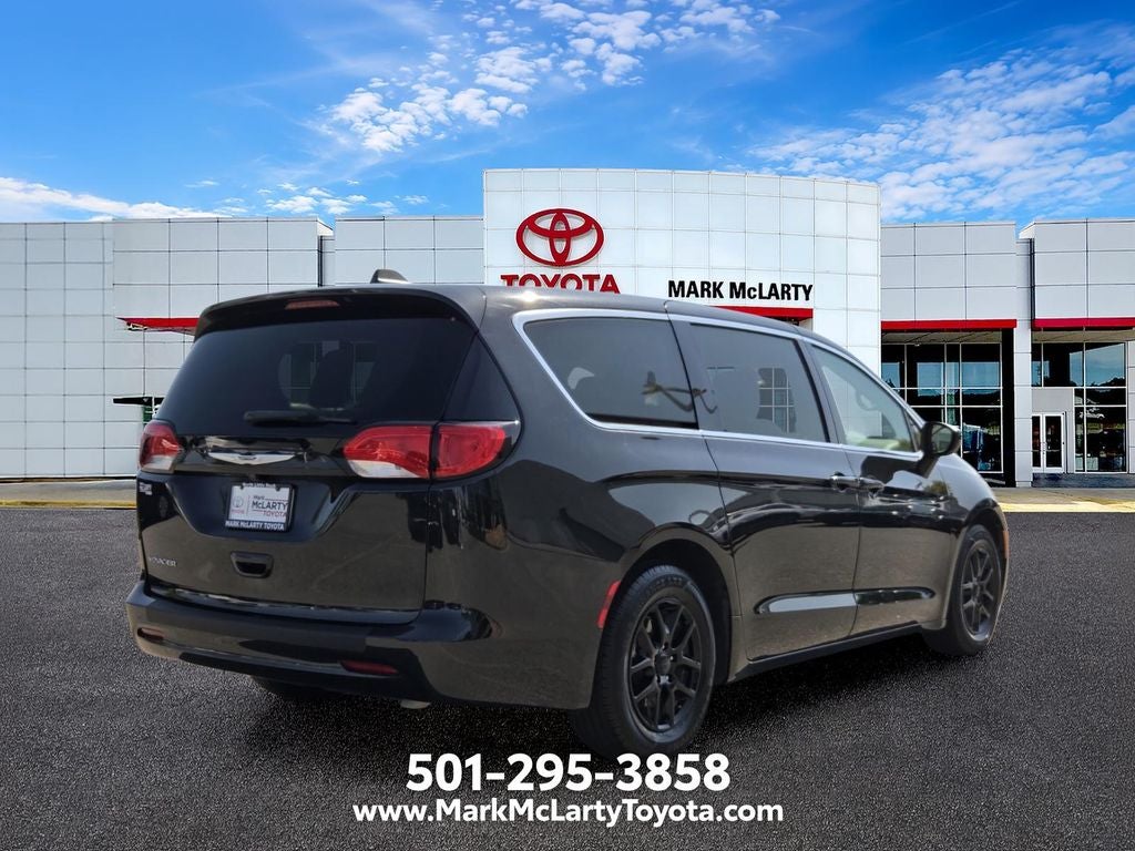 2022 Chrysler Voyager LX