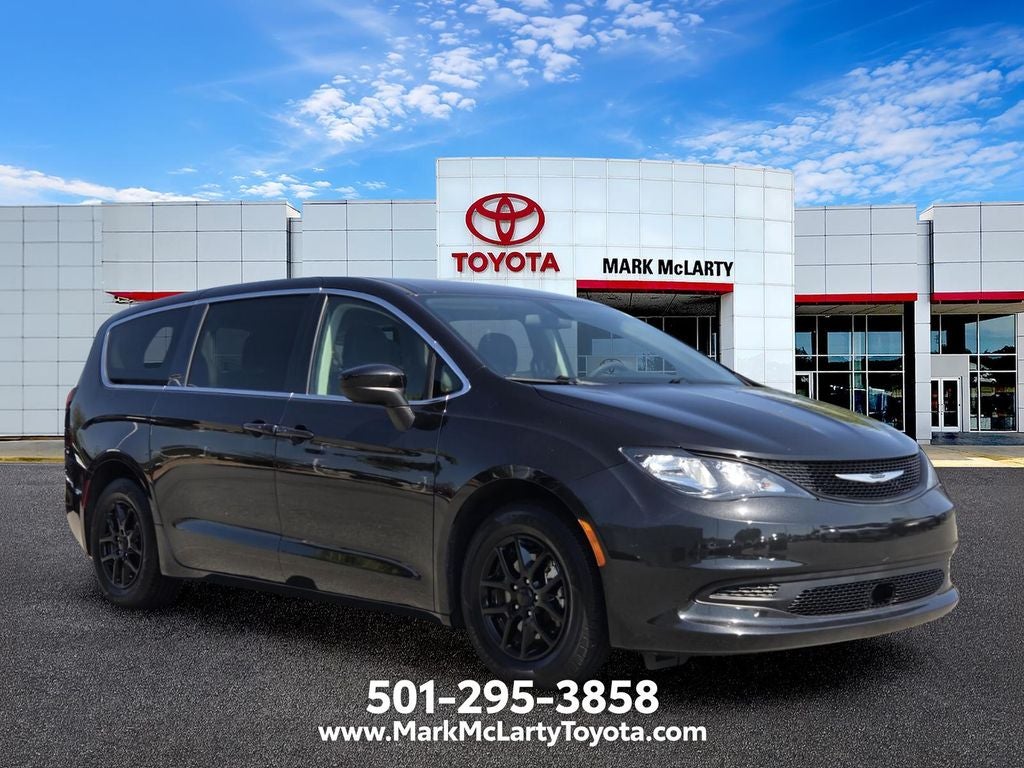 2022 Chrysler Voyager LX
