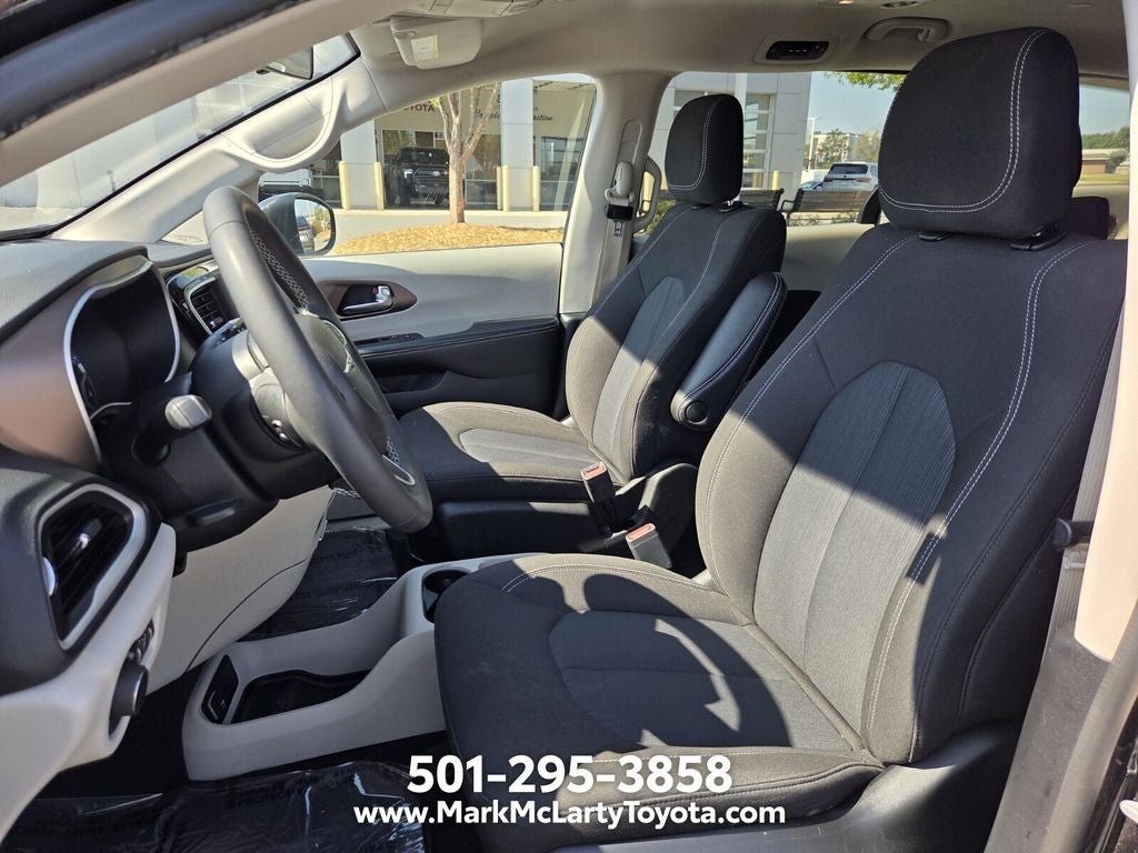 2022 Chrysler Voyager LX