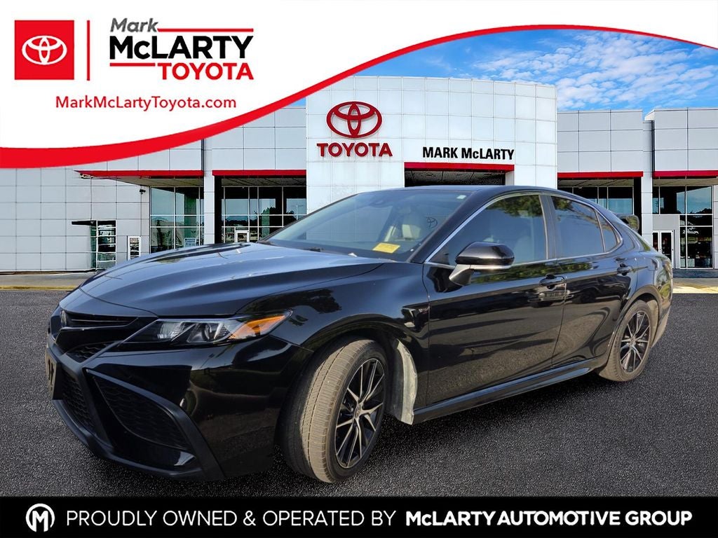 2022 Toyota Camry Hybrid SE