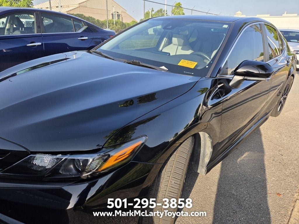 2022 Toyota Camry Hybrid SE