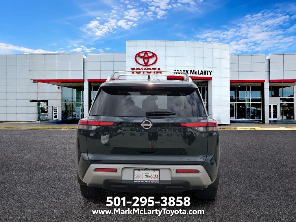 2022 Nissan Pathfinder SL