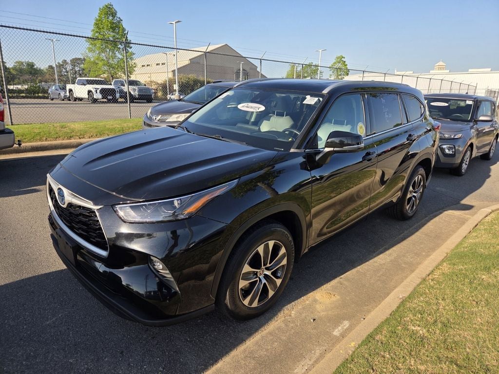 2022 Toyota Highlander Hybrid XLE