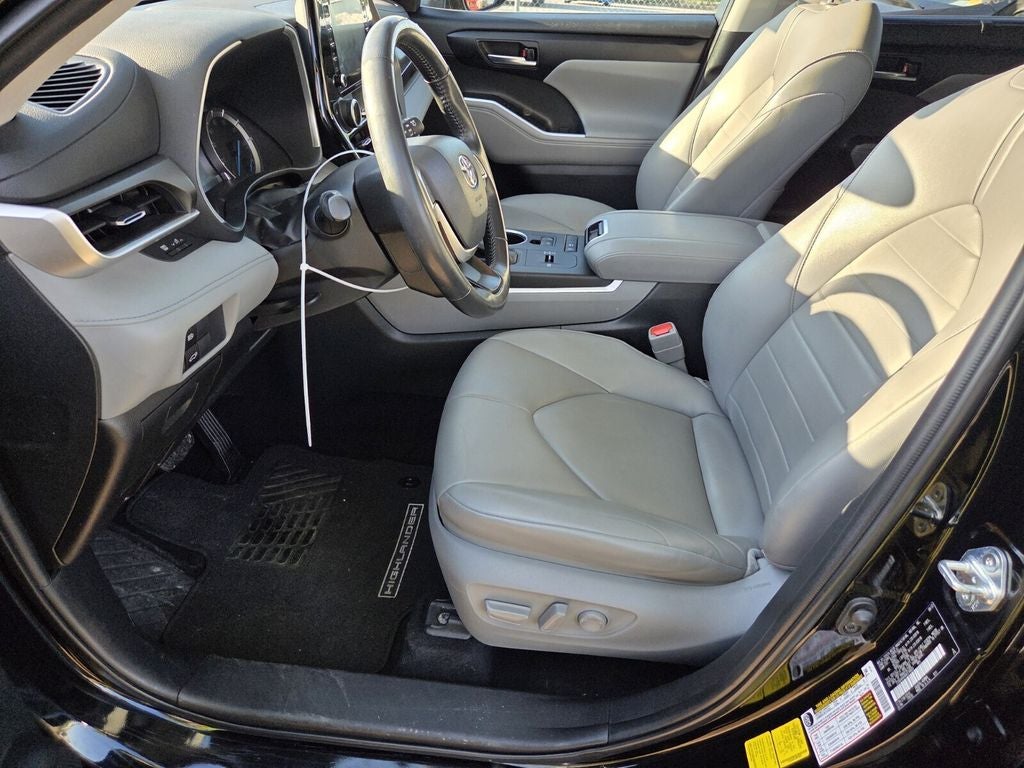 2022 Toyota Highlander Hybrid XLE