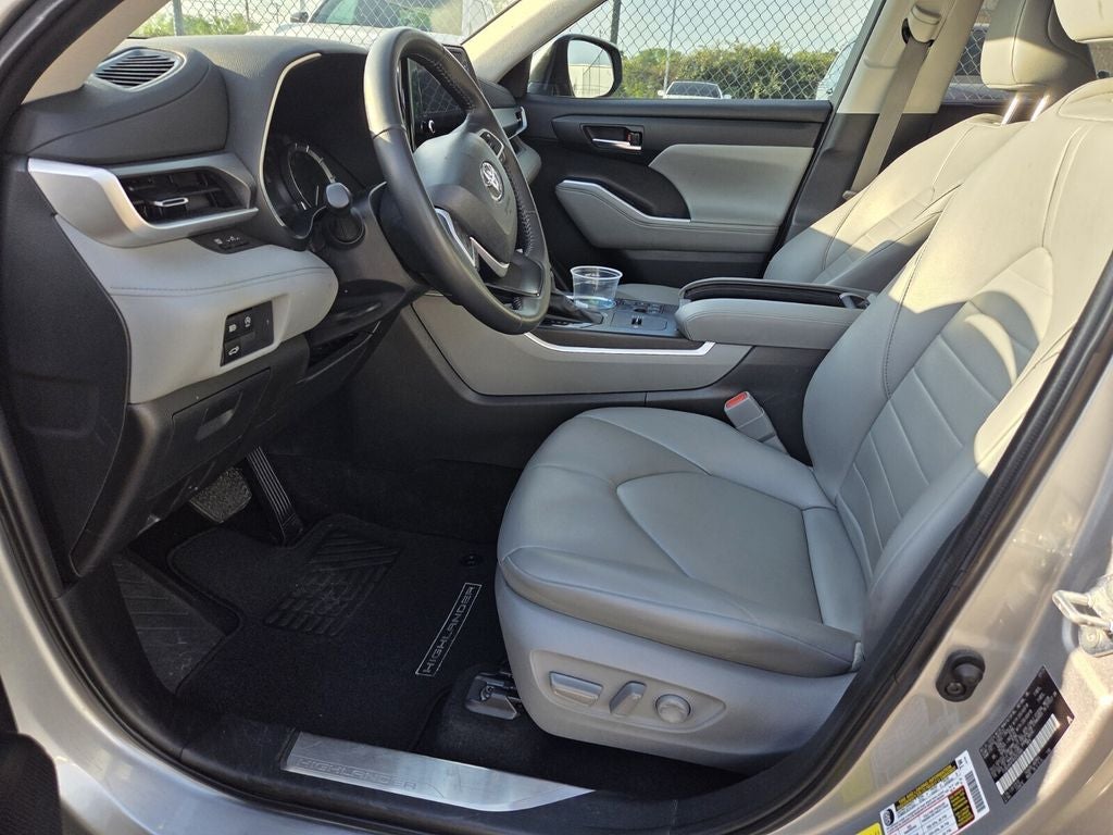 2024 Toyota HIGHLANDER XLE