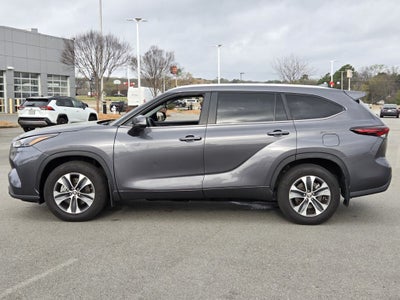 2025 Toyota HIGHLANDER XLE
