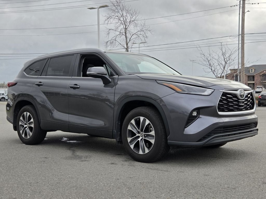 2025 Toyota HIGHLANDER XLE