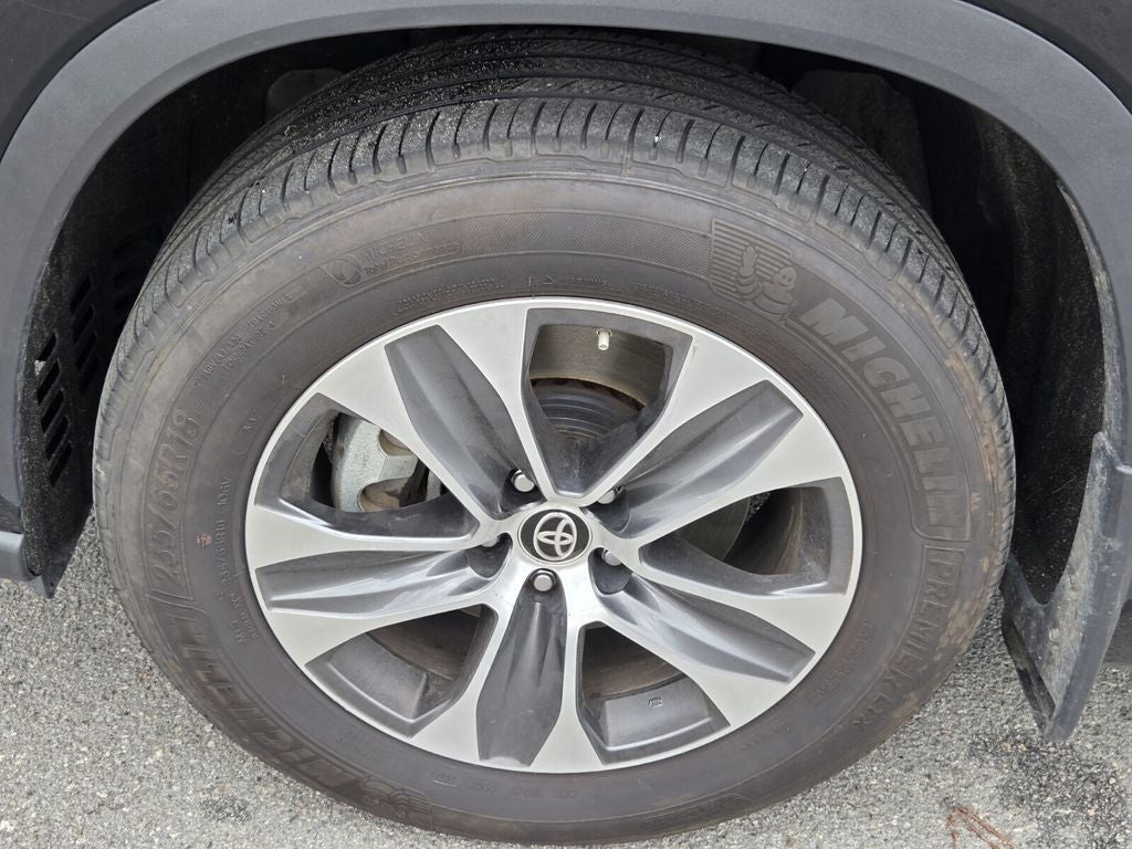 2025 Toyota HIGHLANDER XLE