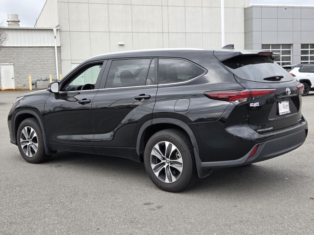 2025 Toyota HIGHLANDER XLE