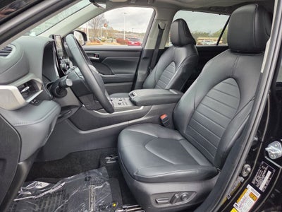 2025 Toyota HIGHLANDER XLE