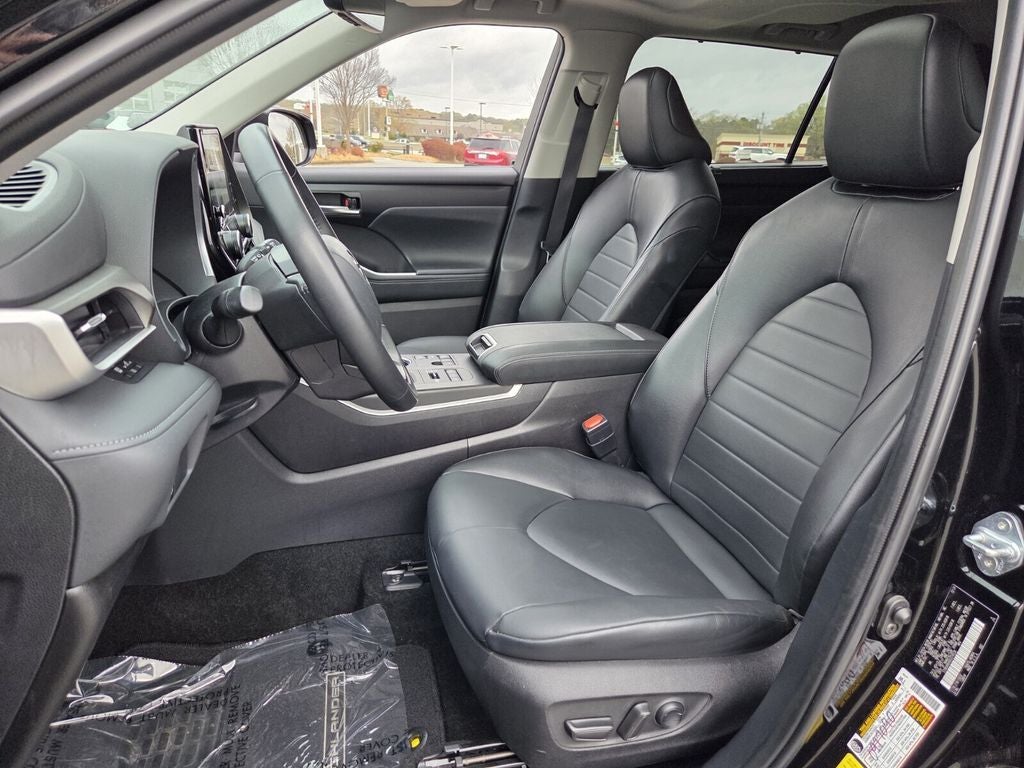2025 Toyota HIGHLANDER XLE