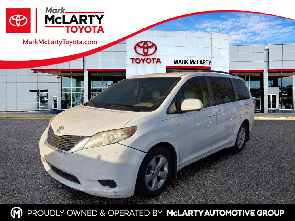 2014 Toyota Sienna LE 8 Passenger