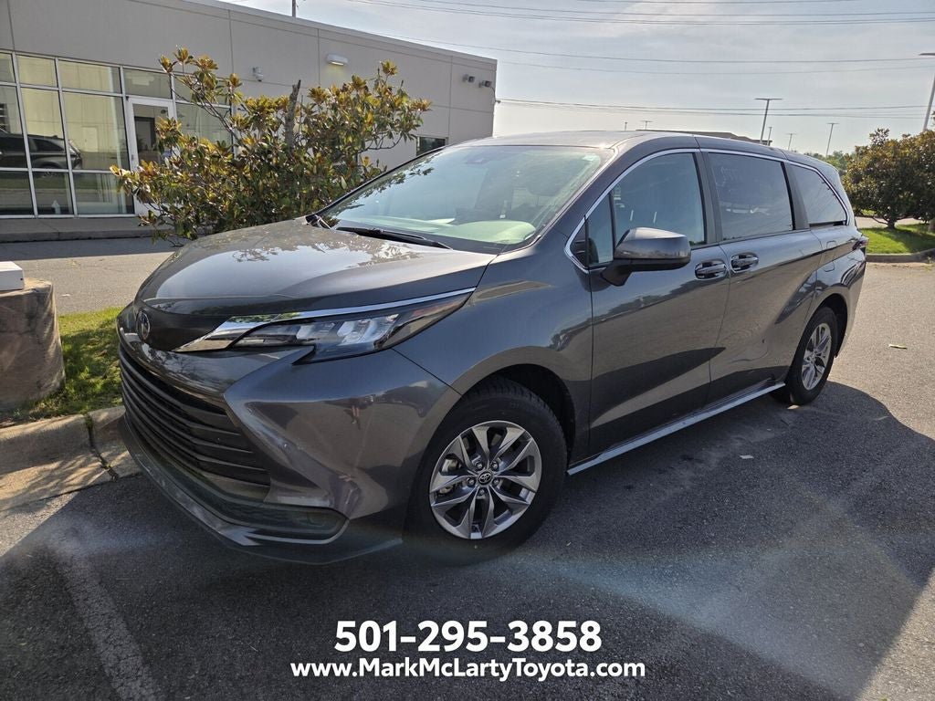 2025 Toyota Sienna LE 8 Passenger