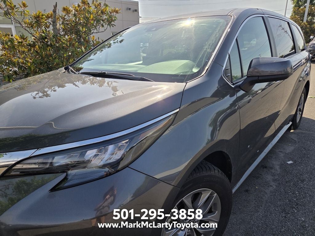 2025 Toyota Sienna LE 8 Passenger