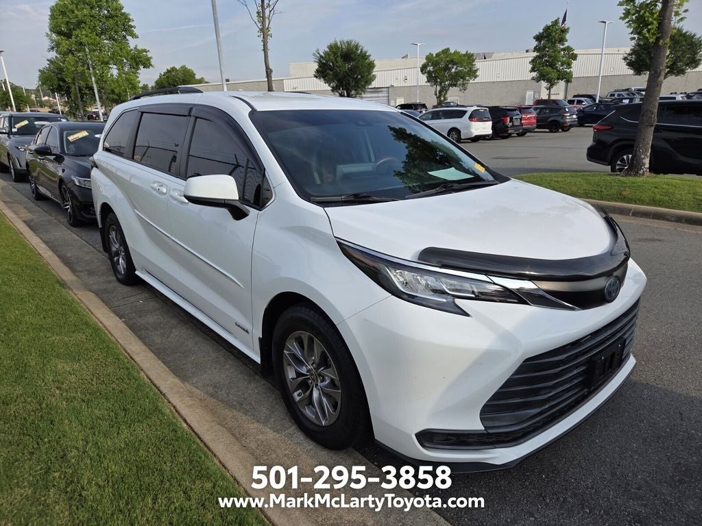 2021 Toyota Sienna LE 8 Passenger