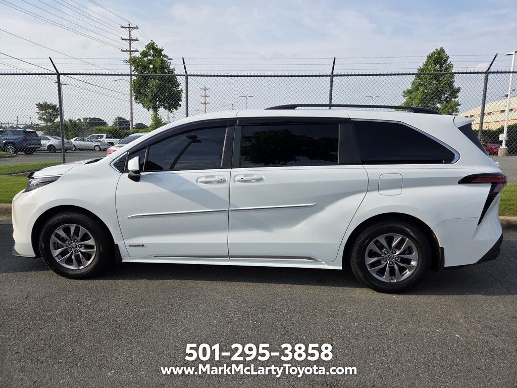 2021 Toyota Sienna LE 8 Passenger