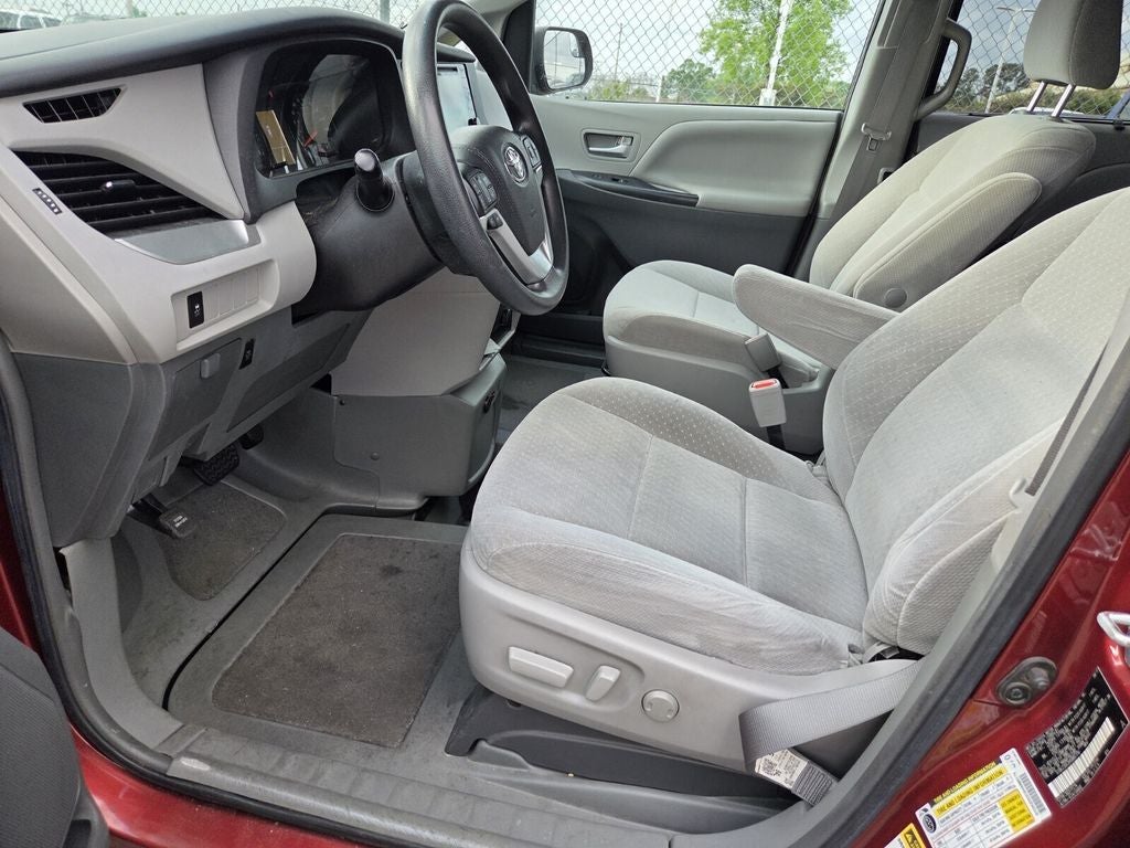 2017 Toyota SIENNA LE 3.5L LE 7 Passenger