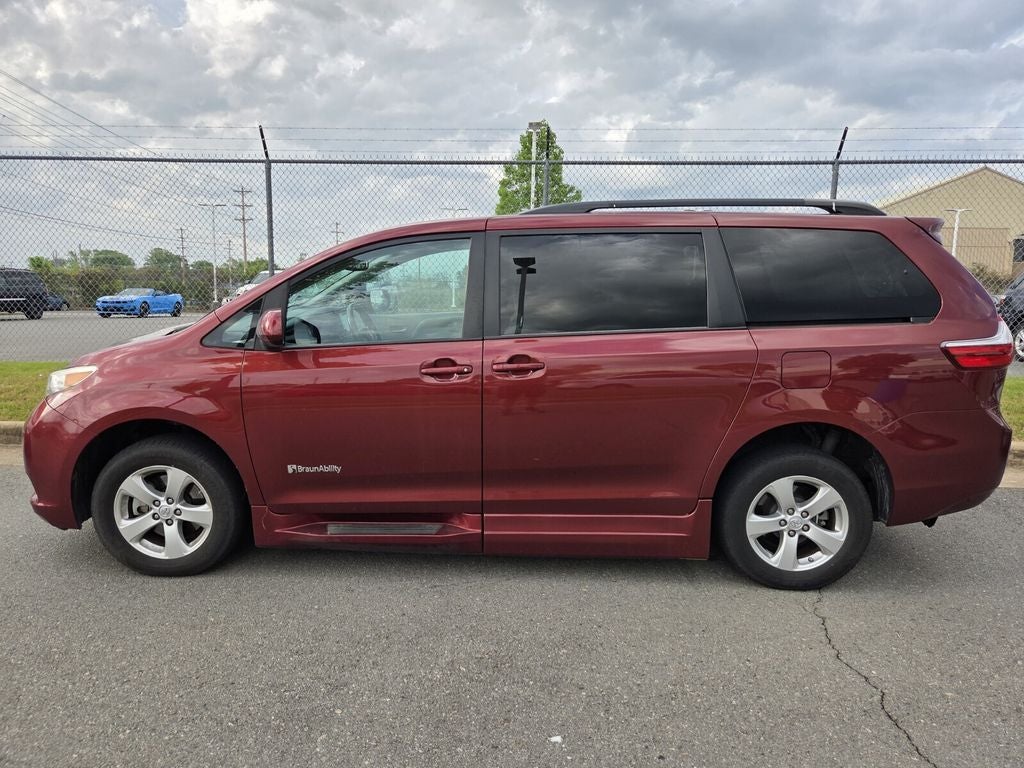 2017 Toyota SIENNA LE 3.5L LE 7 Passenger