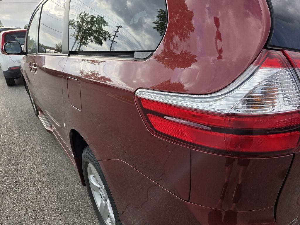 2017 Toyota SIENNA LE 3.5L LE 7 Passenger
