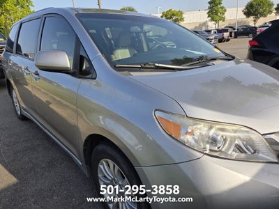 2016 Toyota Sienna XLE 8 Passenger