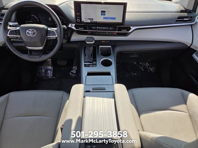 2025 Toyota Sienna XLE 8 Passenger