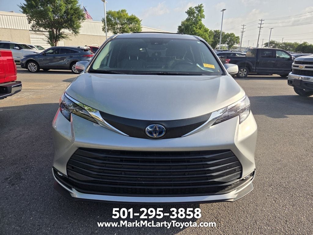 2025 Toyota Sienna XLE 8 Passenger