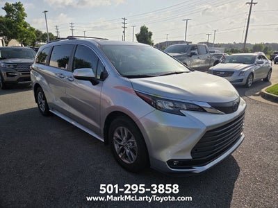 2025 Toyota Sienna XLE 8 Passenger