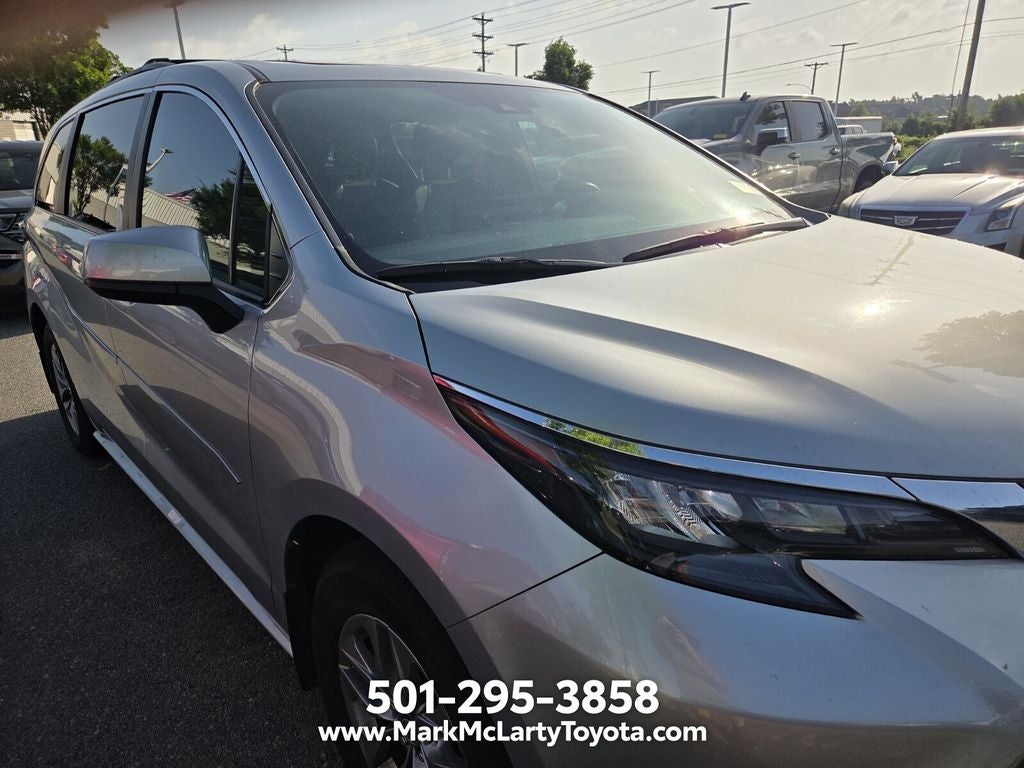 2025 Toyota Sienna XLE 8 Passenger