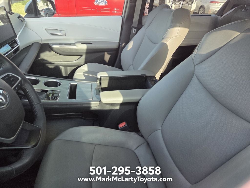 2025 Toyota Sienna XLE 8 Passenger