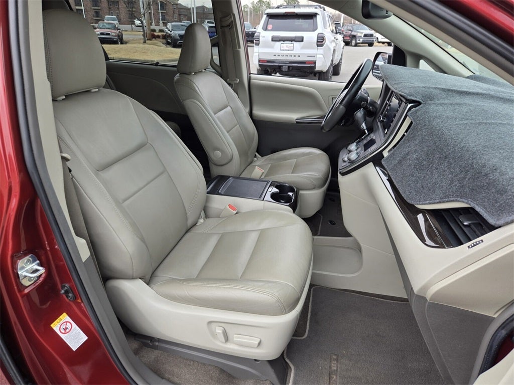 2019 Toyota SIENNA XLE 3.5L L 7 Passenger