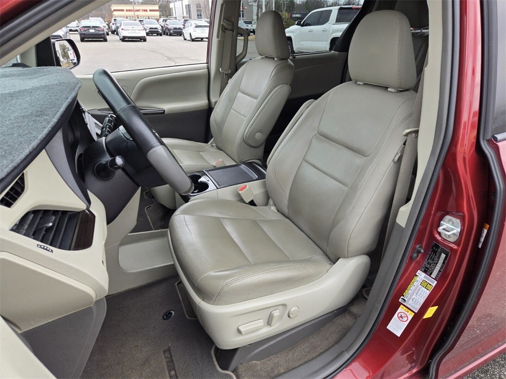 2019 Toyota SIENNA XLE 3.5L L 7 Passenger