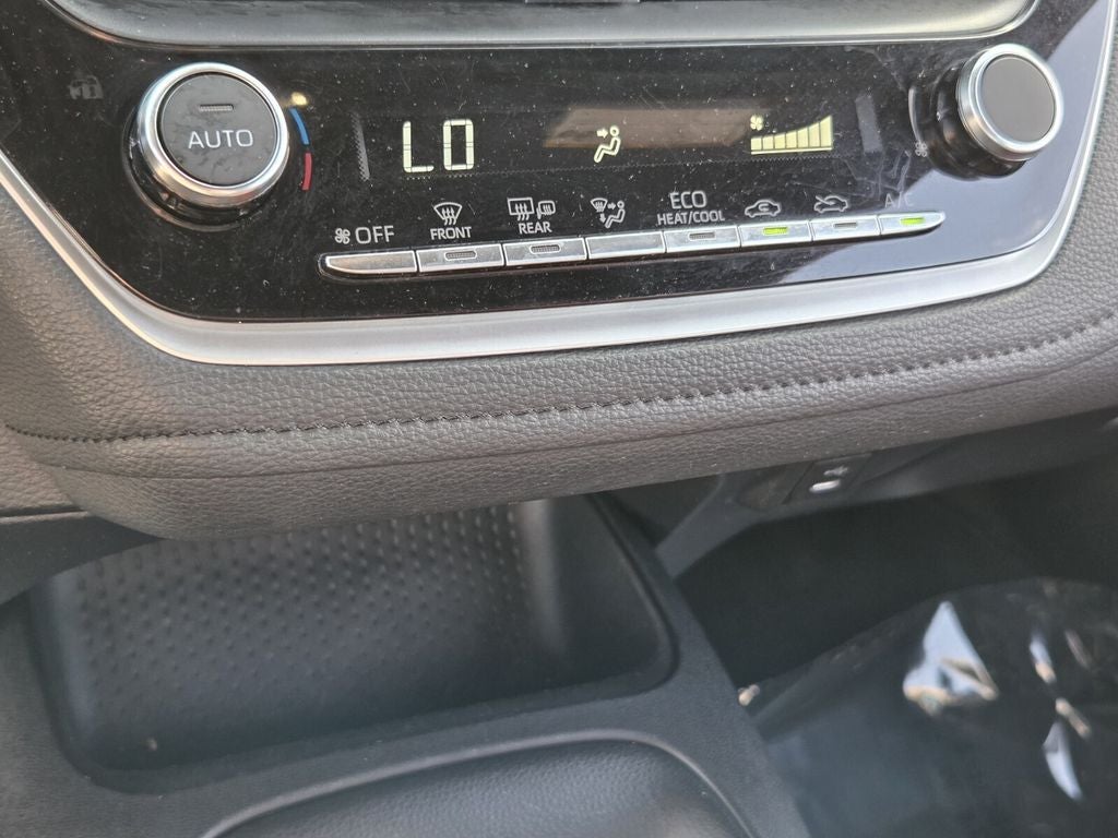 2025 Toyota COROLLA SE