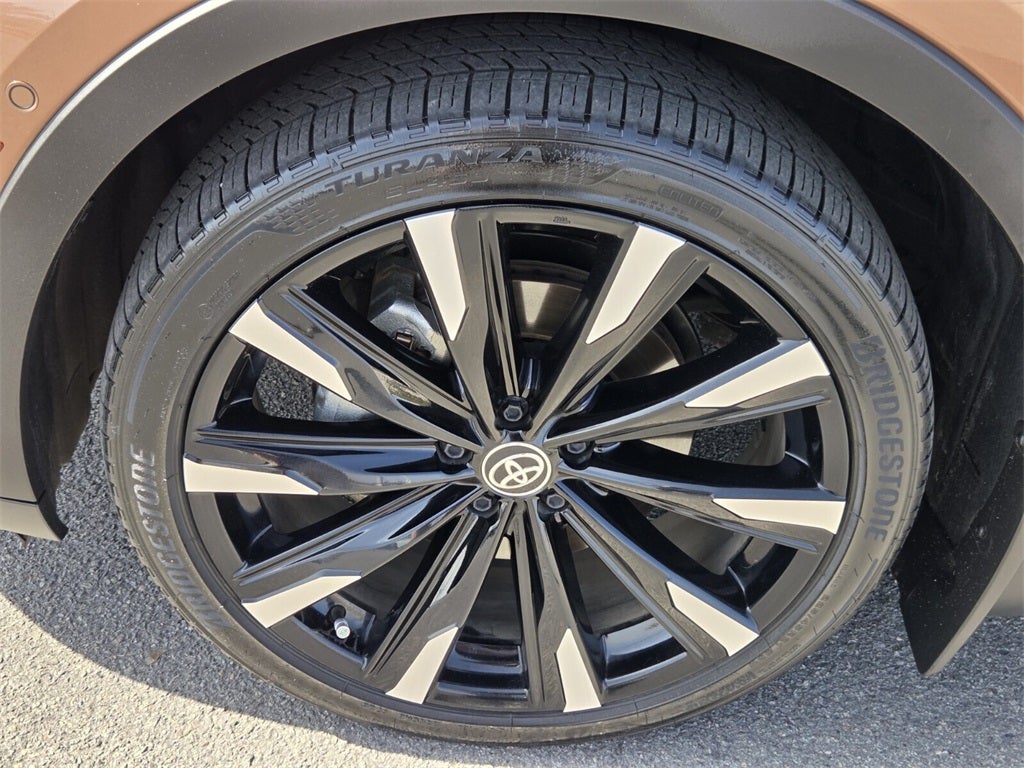 2025 Toyota CROWN Platinum