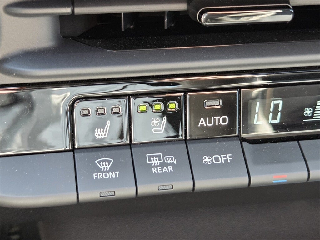 2025 Toyota CROWN Platinum