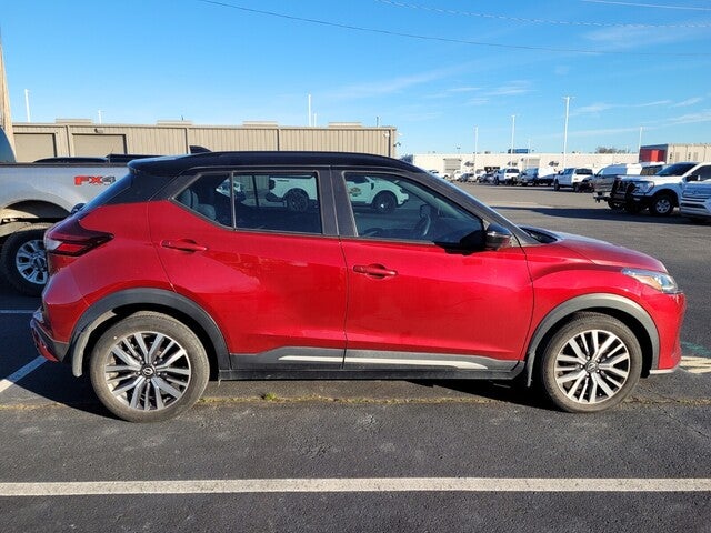 2023 Nissan Kicks SR